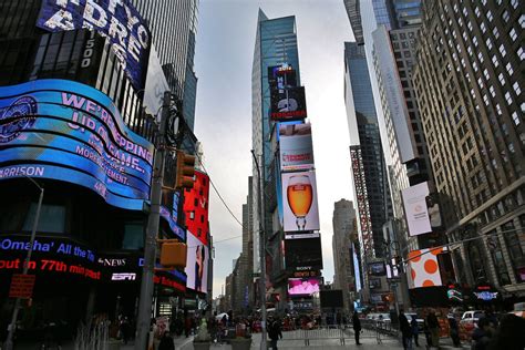 廣西市|【紐約時代廣場】Times Square 廣告招牌拍攝景點、必逛商店、。